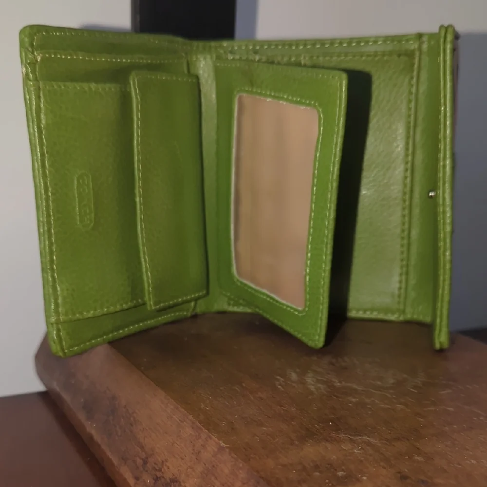 Coach Olive Green and Brown Signature Wallet - Picture 4 of 8